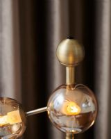 Halo Design Atom Bordlampe - Rav/Messing Halo Design Atom Bordlampe - Rav/Messing