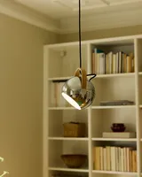 DC Ball Pendel Ø18 Krom fra Halo Design i et stuehjørne ved en bogereol